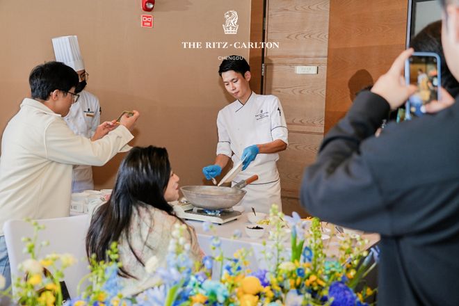 店携手闽东壹鱼推出“潮汐之谣”主厨餐桌不朽情缘平台推荐成都富力丽思卡尔顿酒(图3)