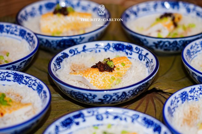 店携手闽东壹鱼推出“潮汐之谣”主厨餐桌不朽情缘平台推荐成都富力丽思卡尔顿酒(图4)